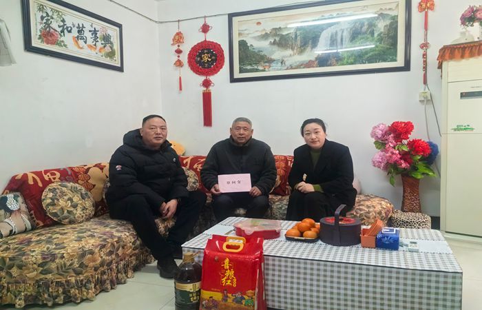 情系佳节送温暖  农水集团工会开展节前慰问活动